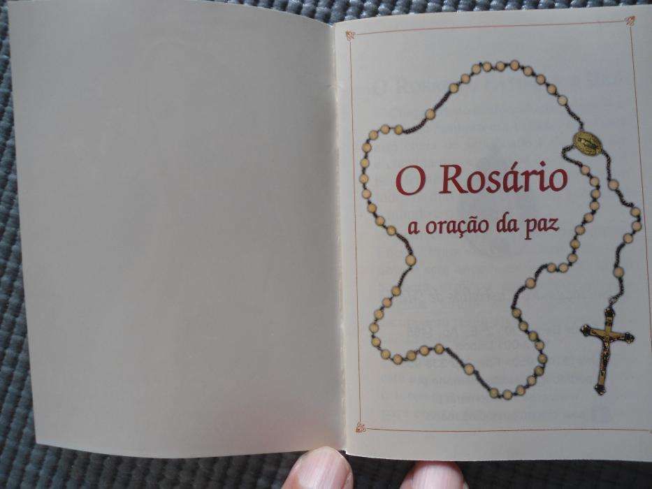 Rosário Dourado com livro de Orações, com caixa