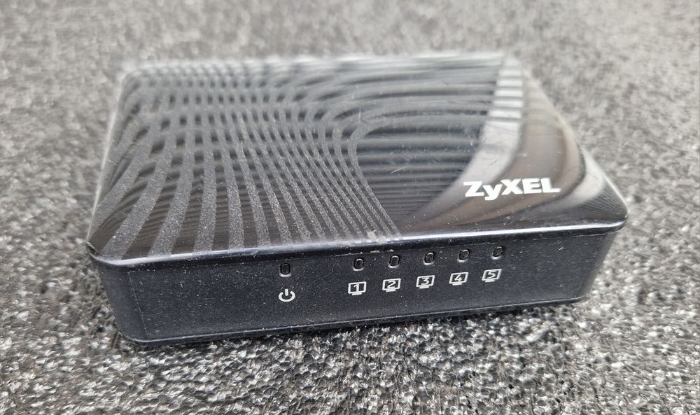 ZyXEL gigabit hub