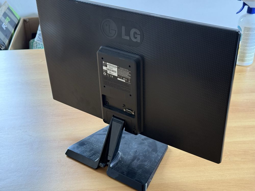 Monitor LG Flatron E2242C-BN | w pelni sprawny