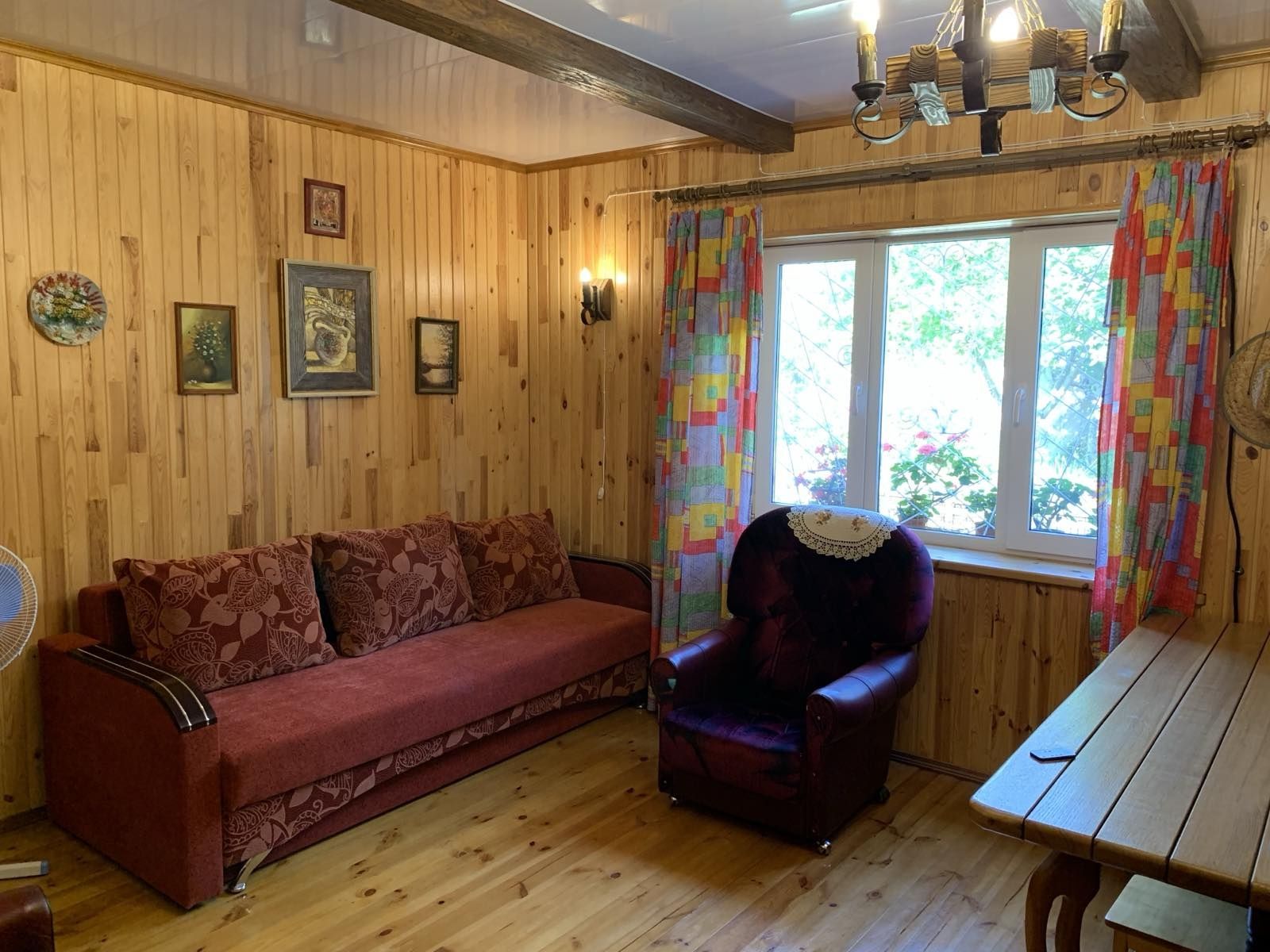 Шикарна приміська садиба для проживання чи відпочинку  в с. Роїще .