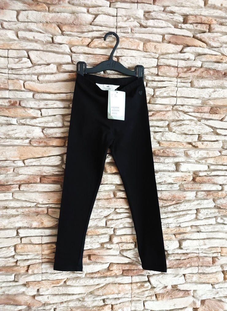 Czarne klasyczne legginsy z wyszytym serduszkiem h&M 116