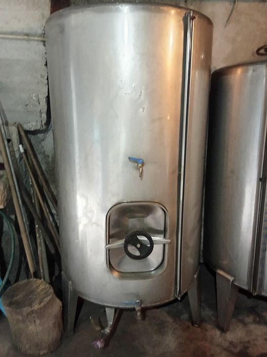 Vendo cubas de inox para vinho