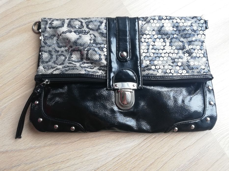 Torebka czarna ze wstawką z motywem zwierzęcym z cekinami