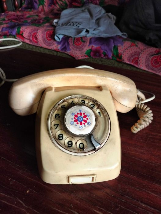 Дисковий телефон, ретро.