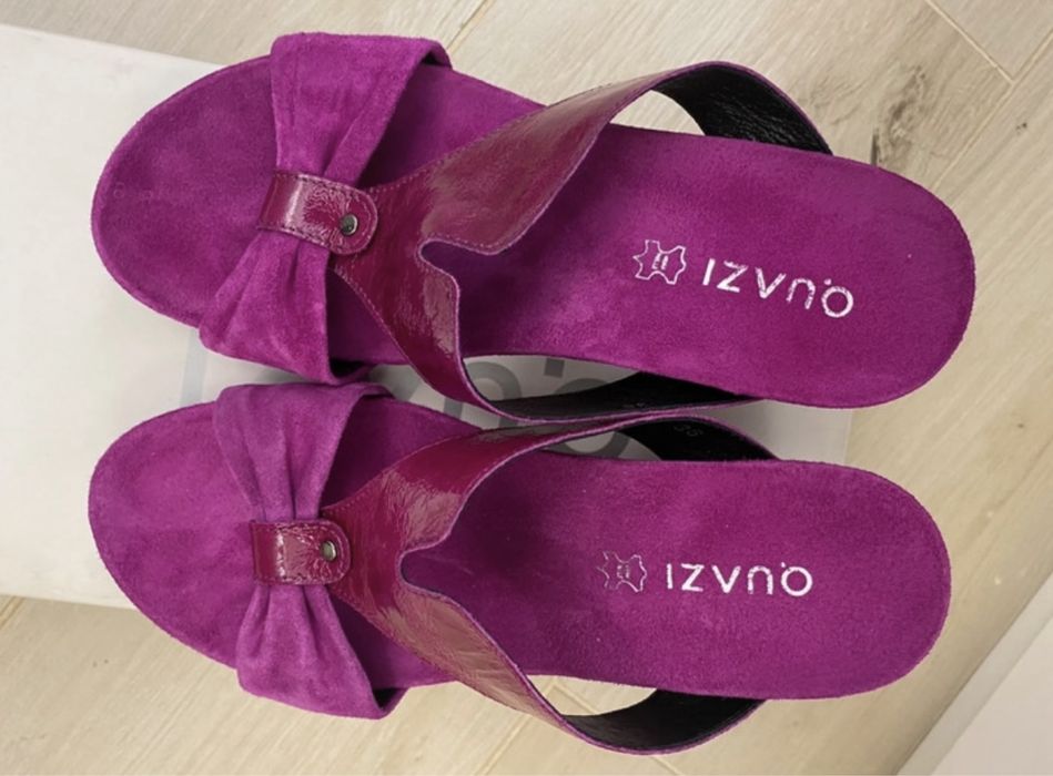 Całkowicie nowe skórzane klapki na koturnach rozm.36