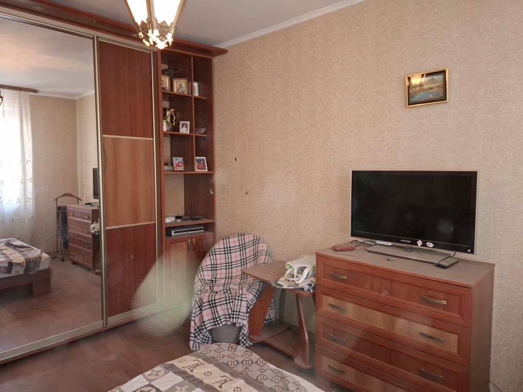 Продам 2х кімнатну, покращеного планування на 5 Зарічному