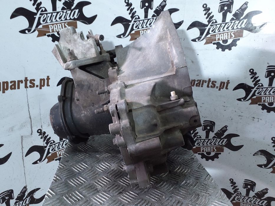 CAIXA DE VELOCIDADES FORD FIESTA 1.8 TD REF: 96WT-7F096-DB |