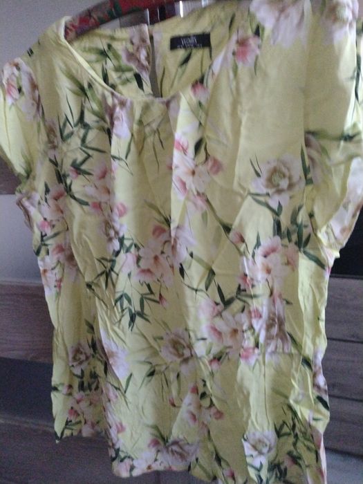 Letnia śliczna bluzka