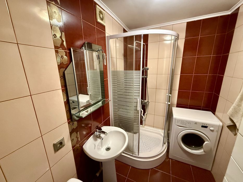 Двухкомнатная студия с ремонтом в Лесках.2/5 кирпич.