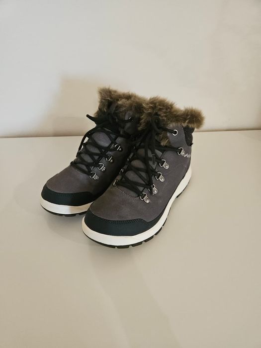 Bota marca Quechua