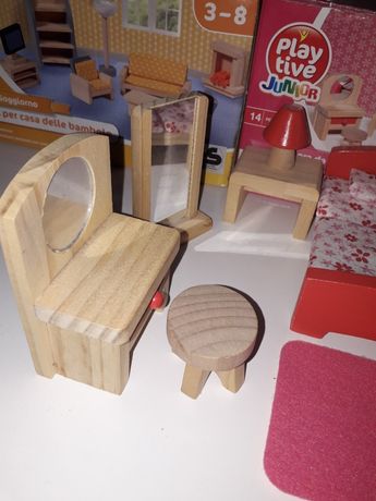 Mobília de quarto em miniatura de madeira