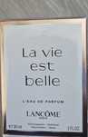 Pusta butelka flakon la vie est belle