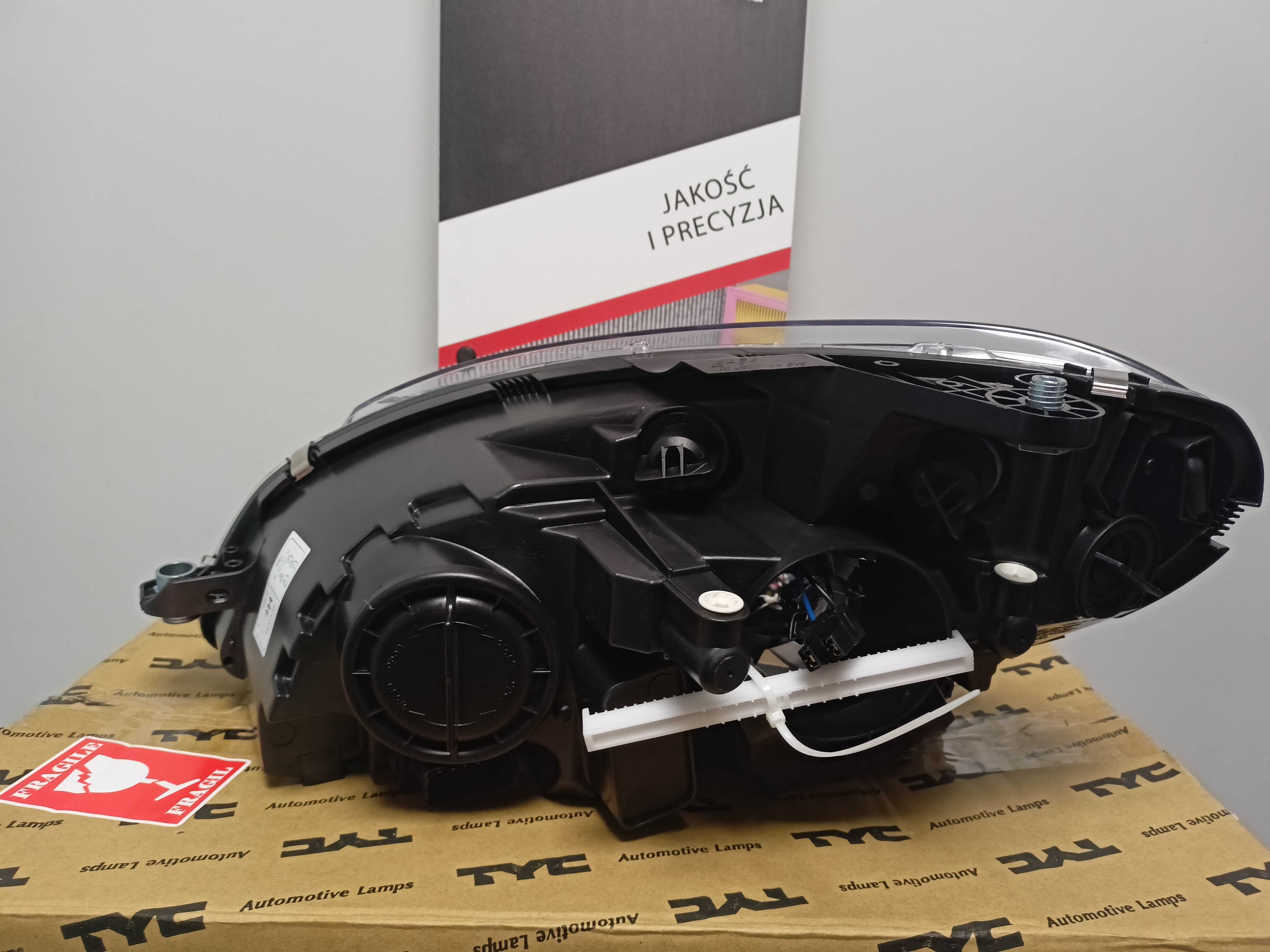 Mercedes C 07-10 W204  Lampa/reflektor Przód Pr. H7/H7 kpl. h7 GRATIS