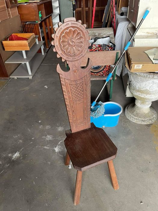 Antiga Cadeira de Madeira