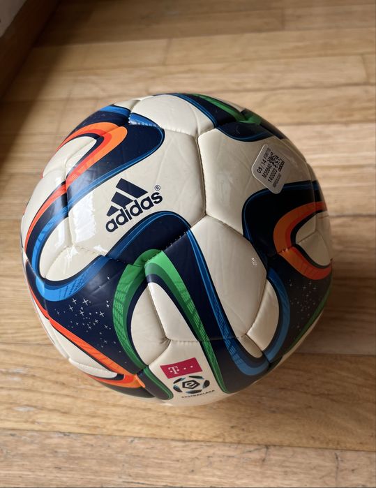 Piłka Adidas Brazuca z autografem Roberta Lewandowskiego