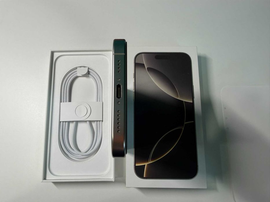 Apple iPhone 16 Pro Max 256GB Natural Titanium (eSIM) 100% стан нового