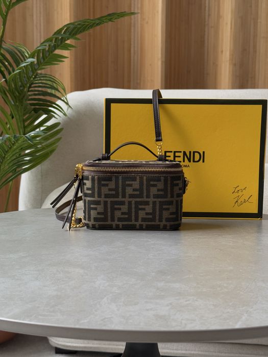 Torebka Fendi vanity mini