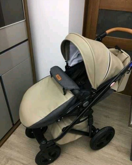 Колясочка 2в1!Дуже -дуже красиваЗимов,тепліі рукавички!!