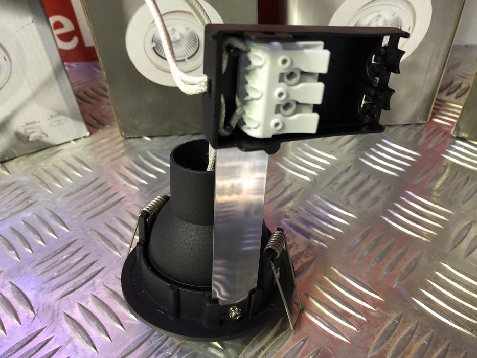 Lampa halogen wpuszczany sufitowy