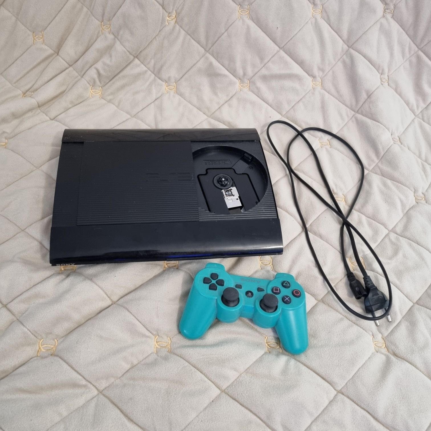 Sony Playstation 3 Super Slim + pad
