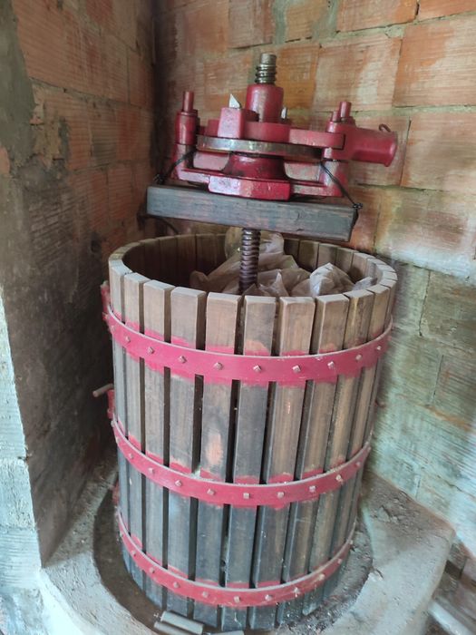 Prensa de vinho usada Bom estado