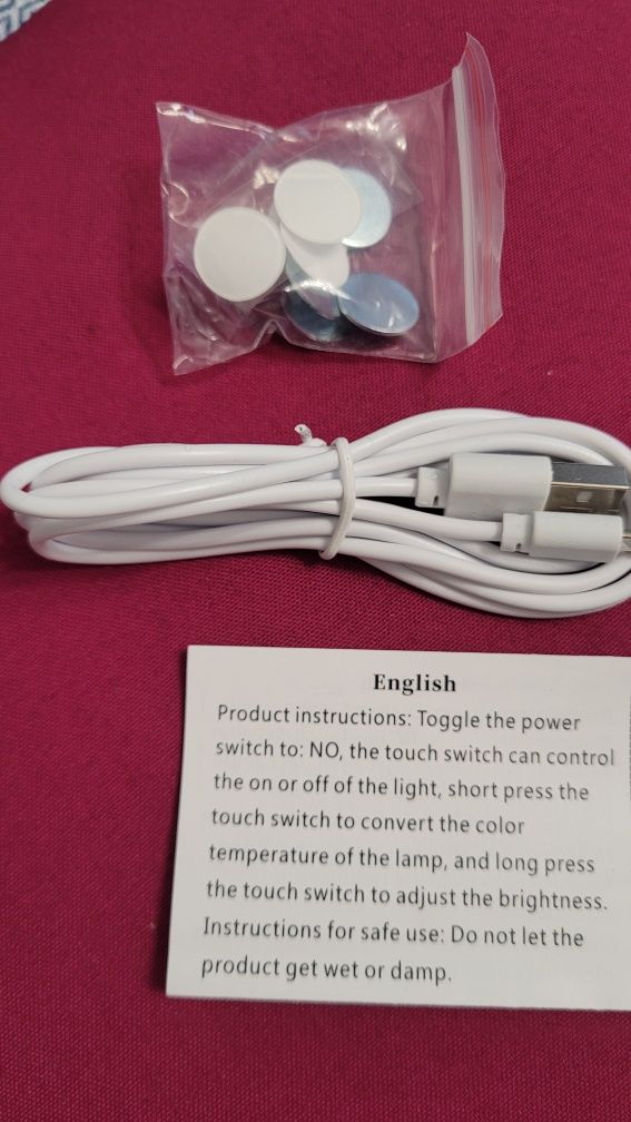Lampka podszawkowa USB na magnes
