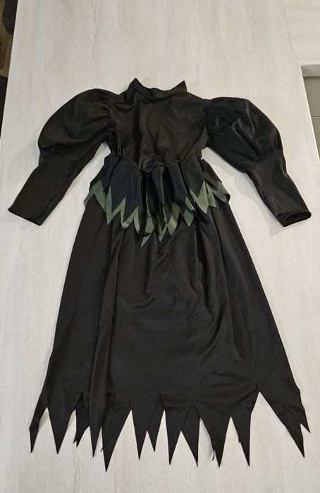 Sukienka czarownicy wiedzmy na halloween czarna z bufkami na 122, 6 la