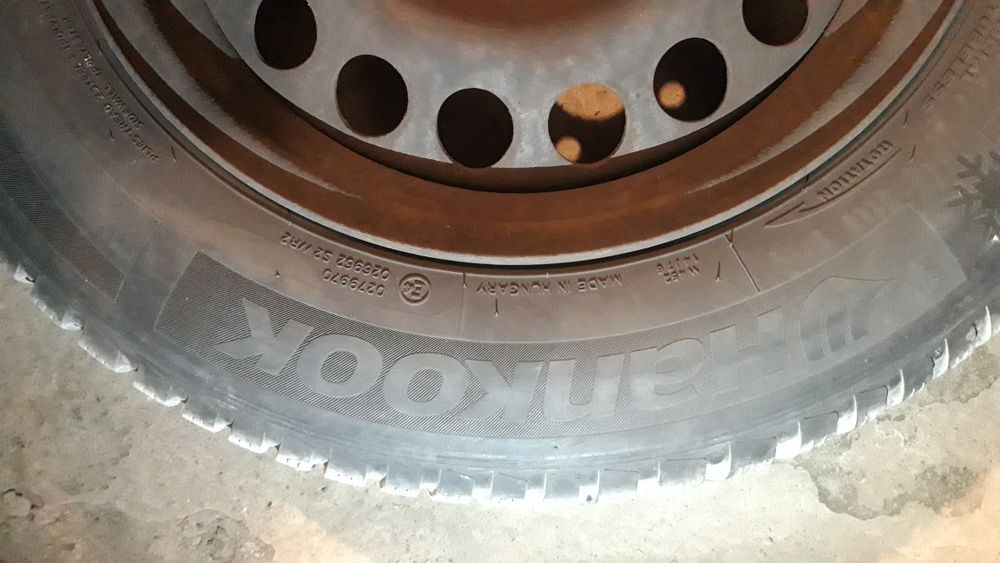 opony zimowe z kołpakami