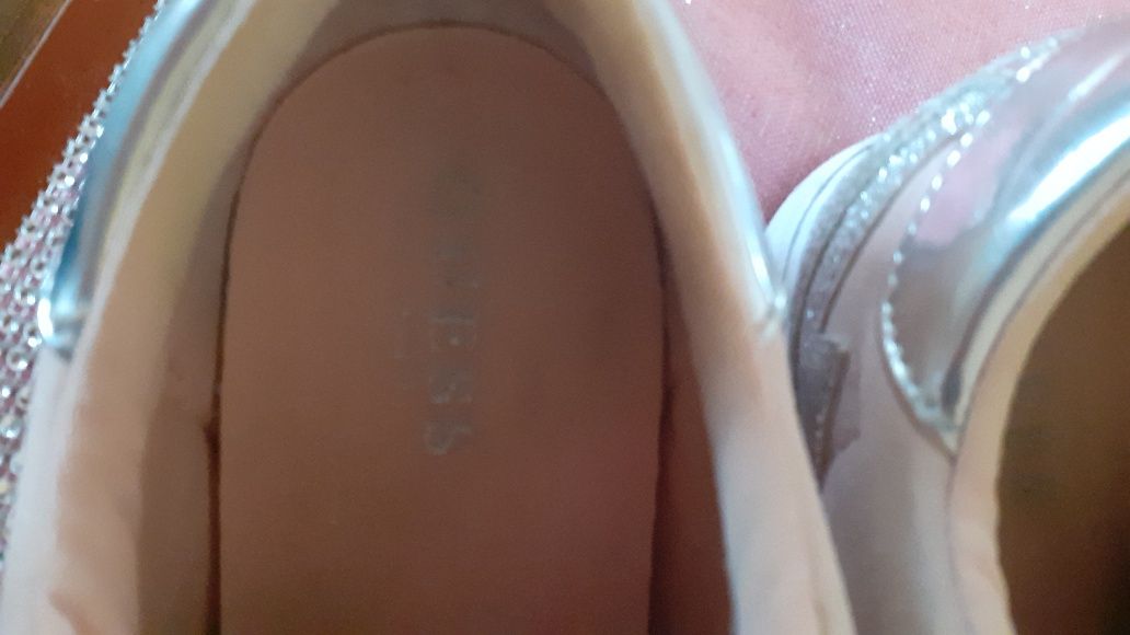 Buty trampki Guess 38. Dł.wkładki 25cm