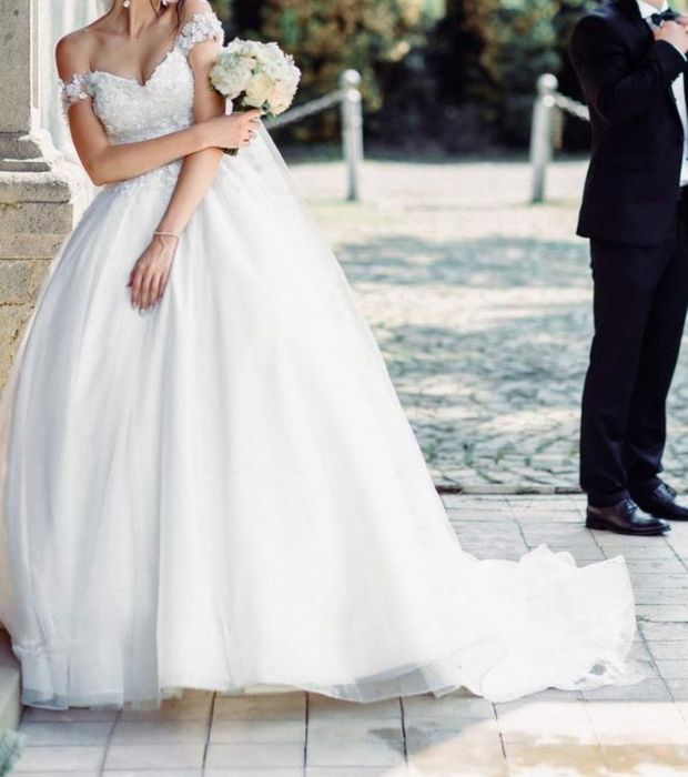 Сукня весільна з відкритими плечима, весільне плаття