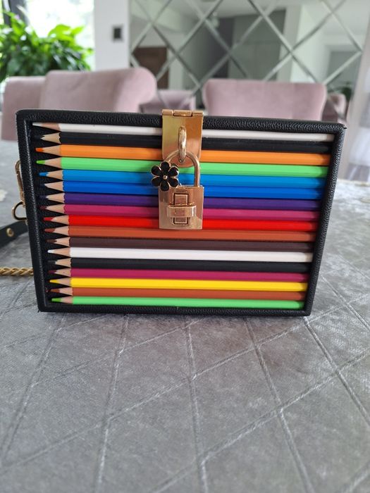 Torebka kuferek kredki