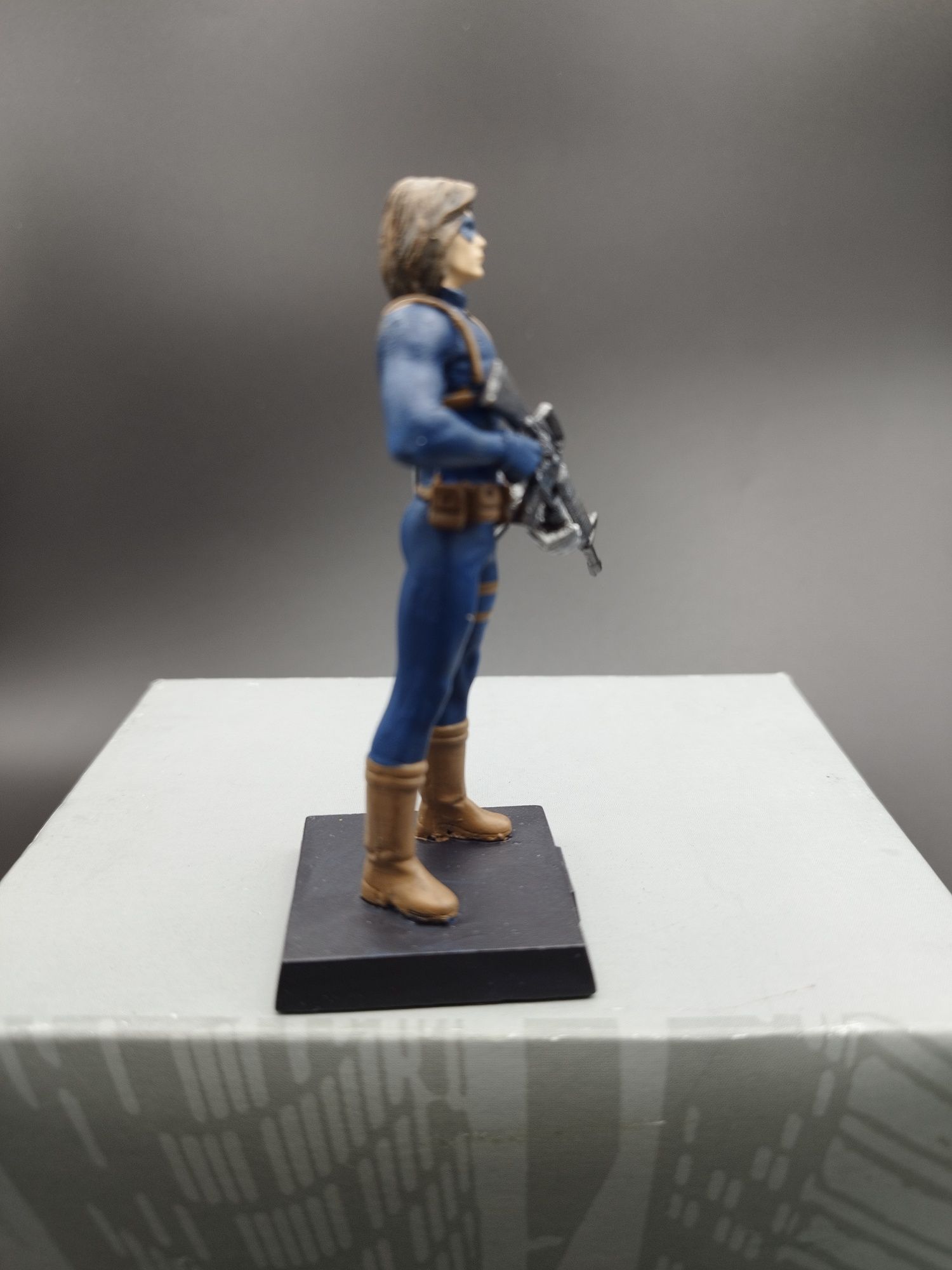 Figurka Marvel klasyczna Winter Soldier #85 ok 8 cm figurka ciężka