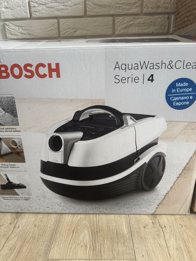 Пилосос миючий з аквафільтром Bosch BWD41740