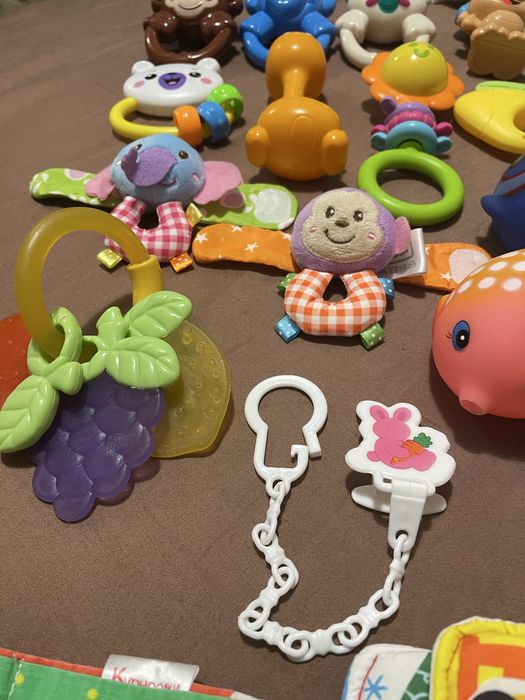 Іграшки для новонароджених. Гризунці. Брязкальця. Кліпса для соски.