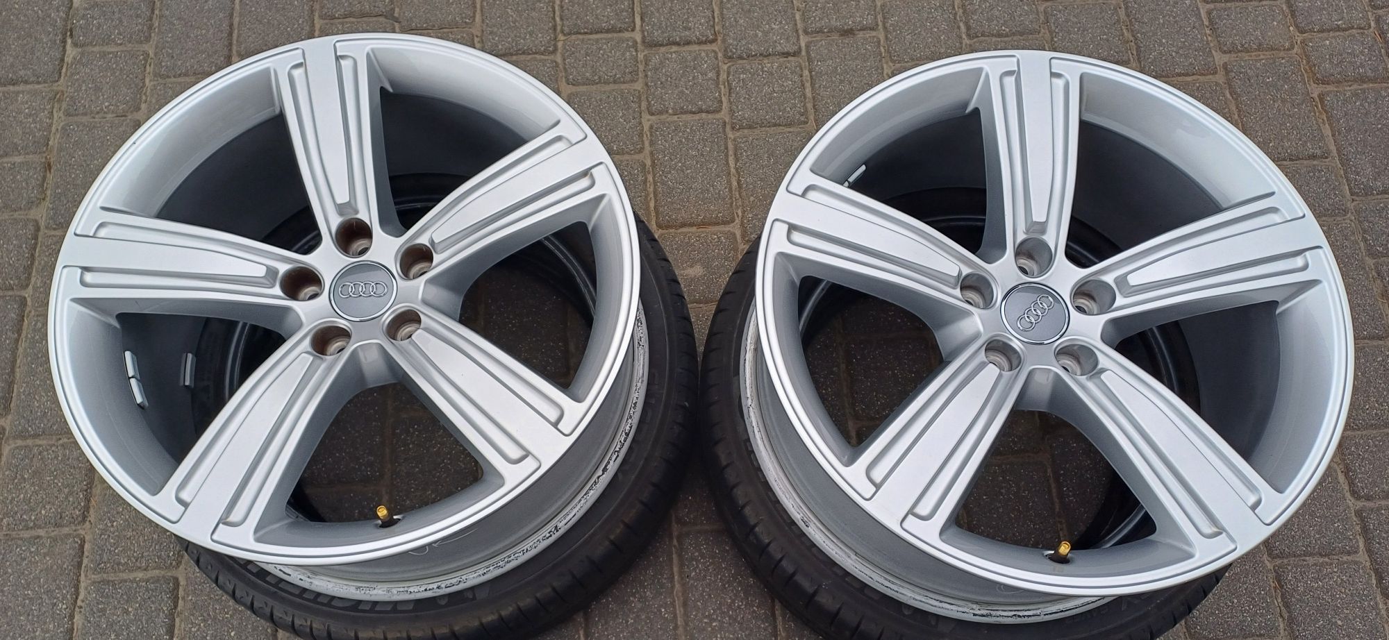 Alufelgi AUDI 8x19 cali , rozstaw śrub 5x112.