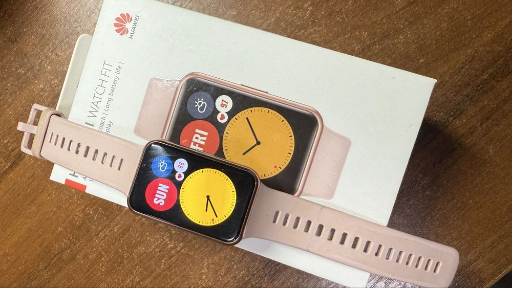 Huawei Watch Fit (TIA-B09), отличное состояние + коробка и зарядка