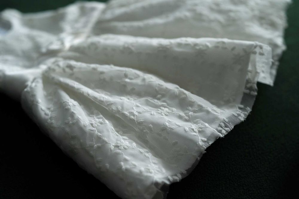 Sukienka z koronki na chrzest uroczystość