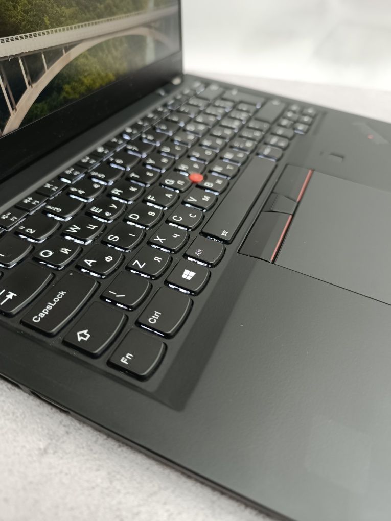 Ноутбук Lenovo ThinkPad X1 Carbon 6th/i5-8250U/8/256/14"/Full HD IPS