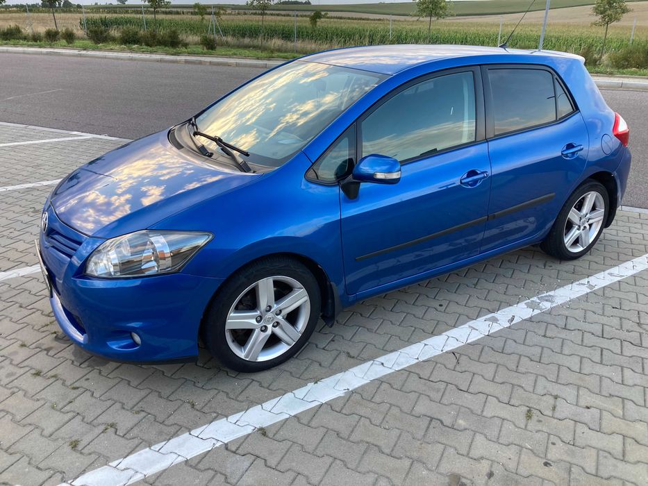 TOYOTA AURIS 2.0 D4D 2011 niski przebieg