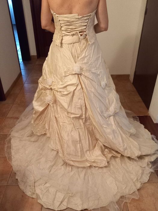 Courpete e saia de noiva