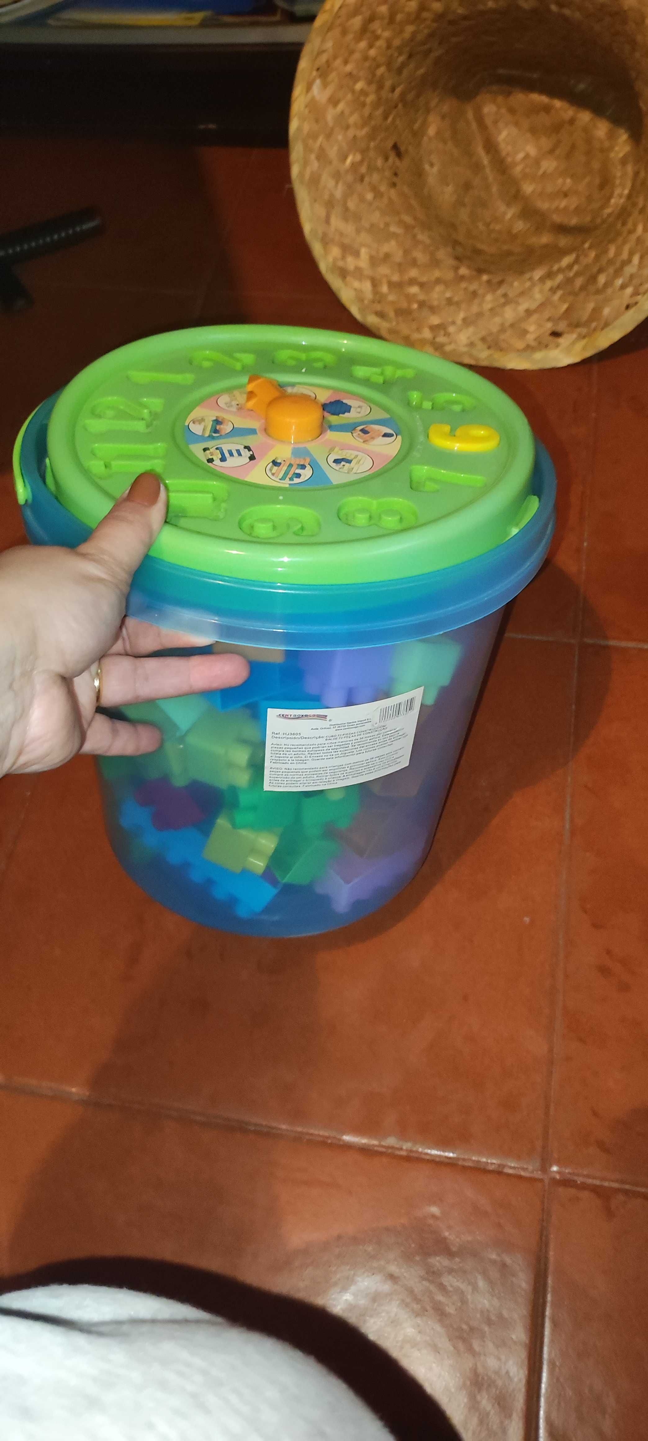 Brinquedos de bebé e criança