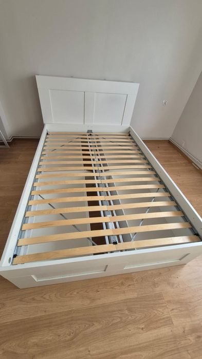 Łóżko z szufladami i zagłowkiem