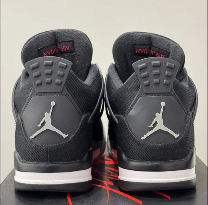 Vendo Jordan 4 black canva