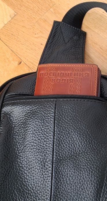 Чоловіча мужская кожаная сумка бананка на груди