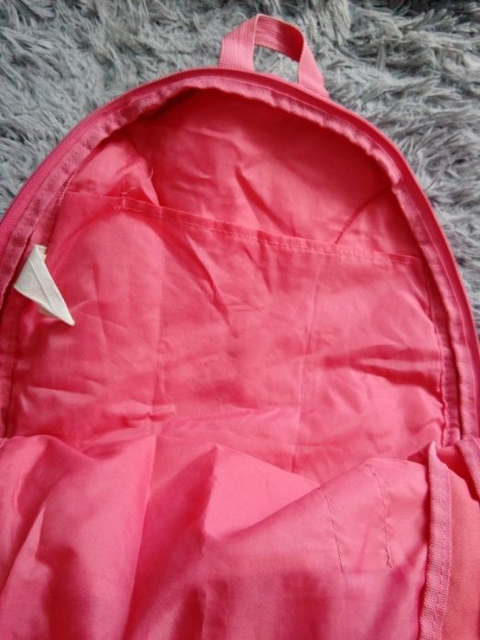 różowy plecak adidas z odblaskami