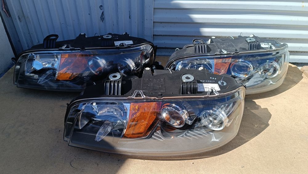 Vendo farol esquerdo de Fiat Punto ano 2003