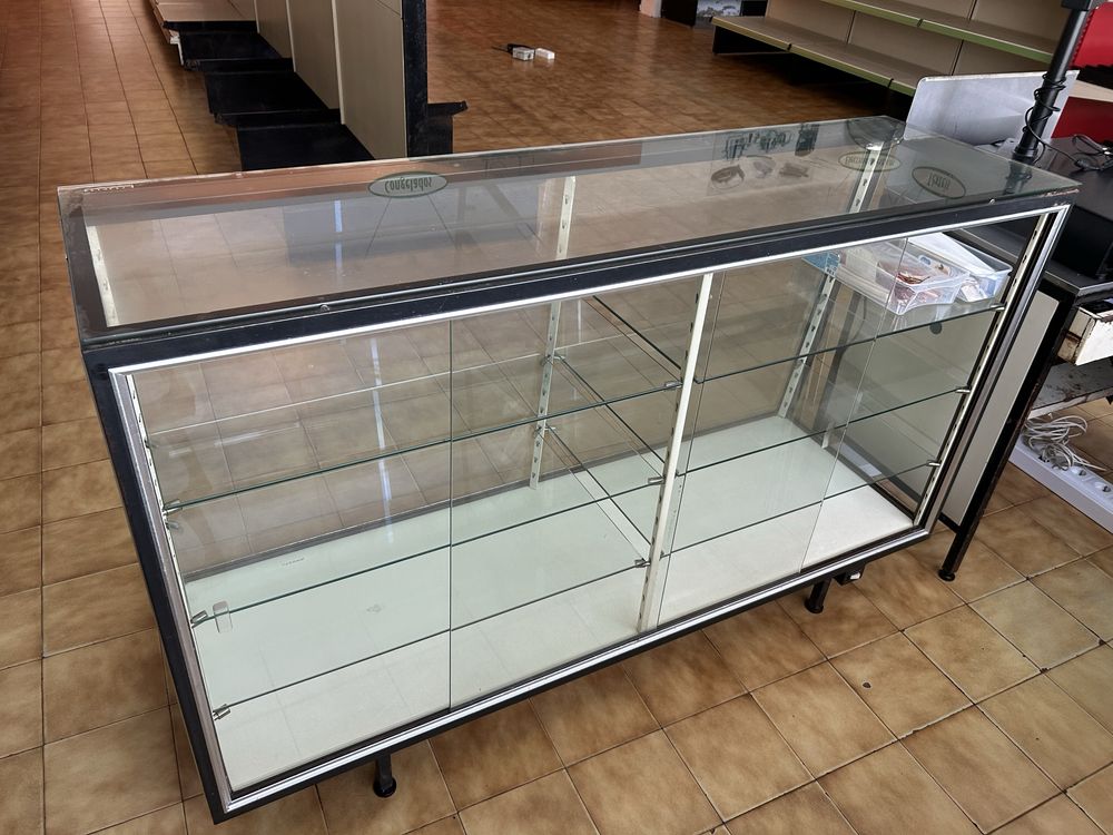 Vitrine de exposição para superfície comercial