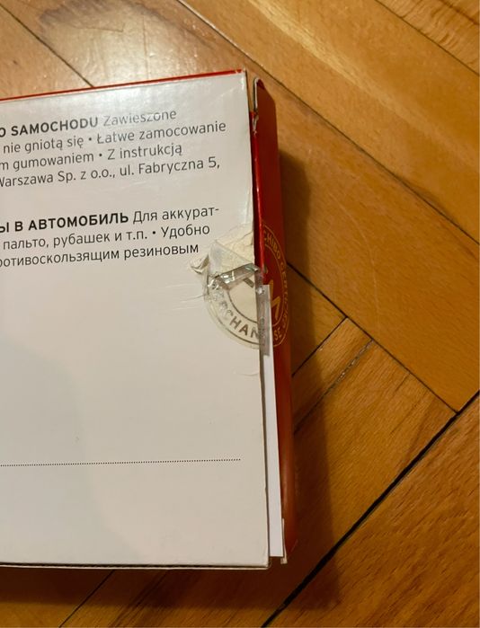Nowy wieszak odzieżowy do samochodu