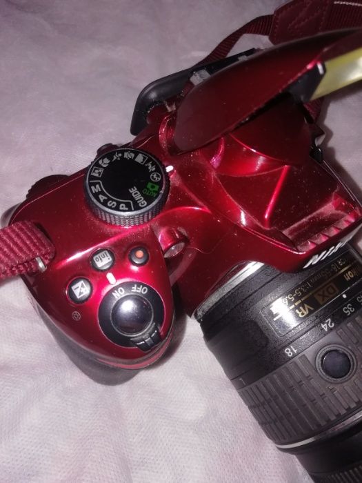 Продам фотоаппарат Nikon D3200 18-55mm VR Kit Red