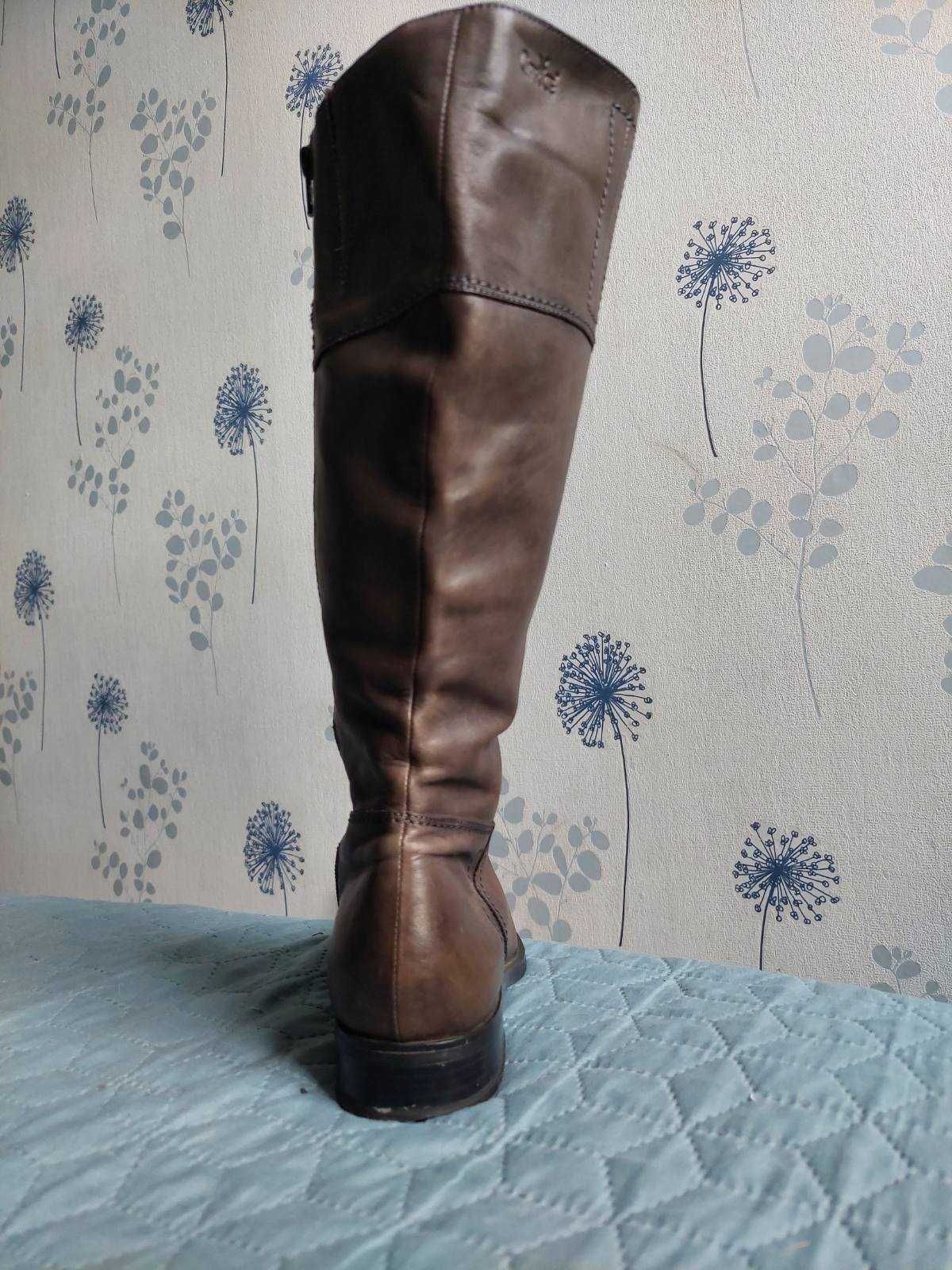Женские кожаные демисезонные сапоги Caprice . 39 размер